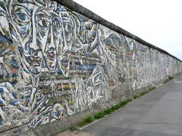 http://www.vuelaviajes.com/el-muro-de-berlin/
